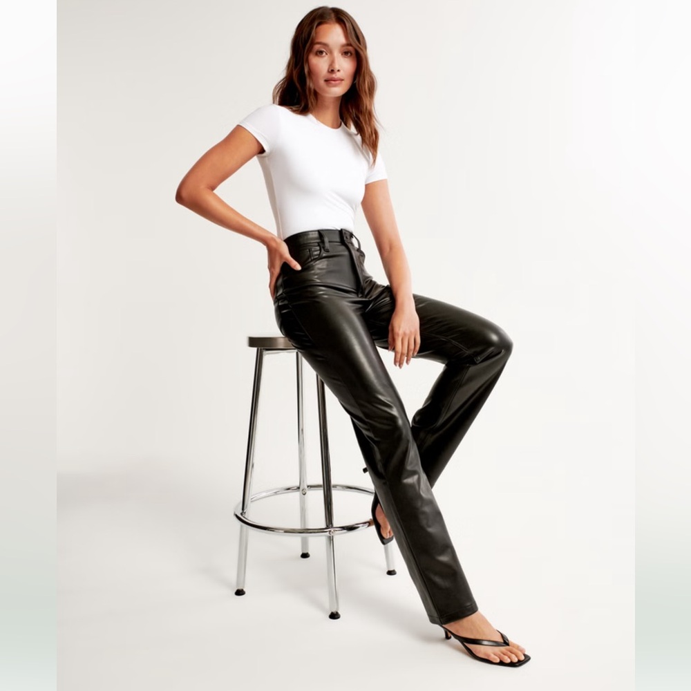 Abercrombie & Fitch The 90’s Straight Ultra High Rise Pants Size 14/32